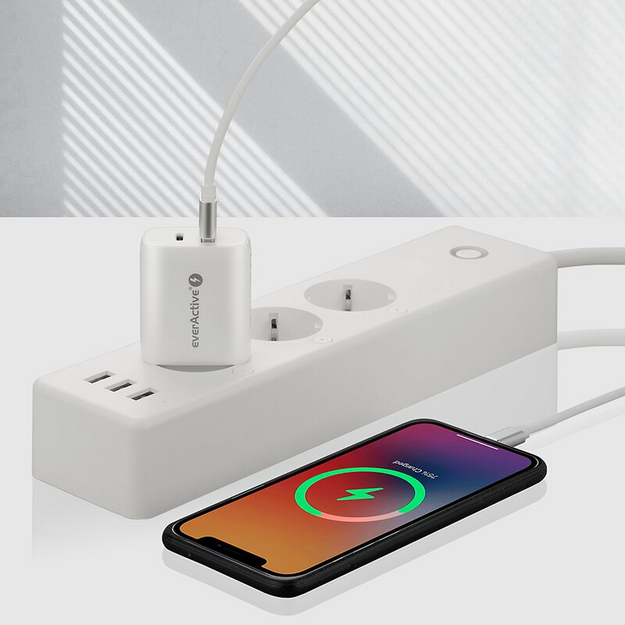 EverActive SC-370Q sienas lādētājs ar USB QC3.0 un USB-C PD PPS 25 W ligzdu
