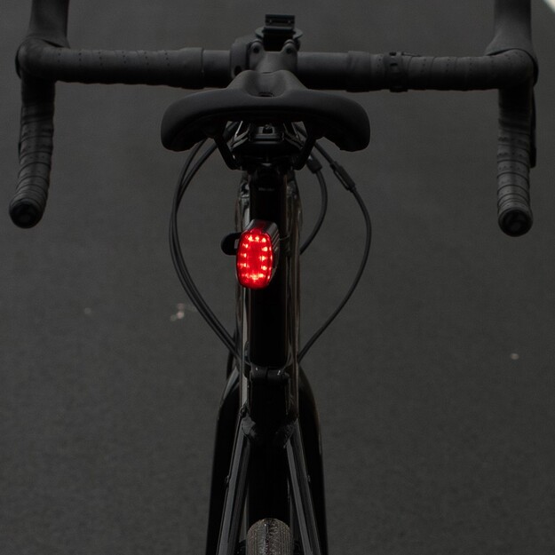 Vayox velosipēdu apgaismojuma komplekts priek&scaron;ējais 2*LED + aizmugurējais 12*LED VA0155