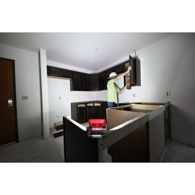 MILWAUKEE L4 FFL-301 USB uzlādējams LED prožektors