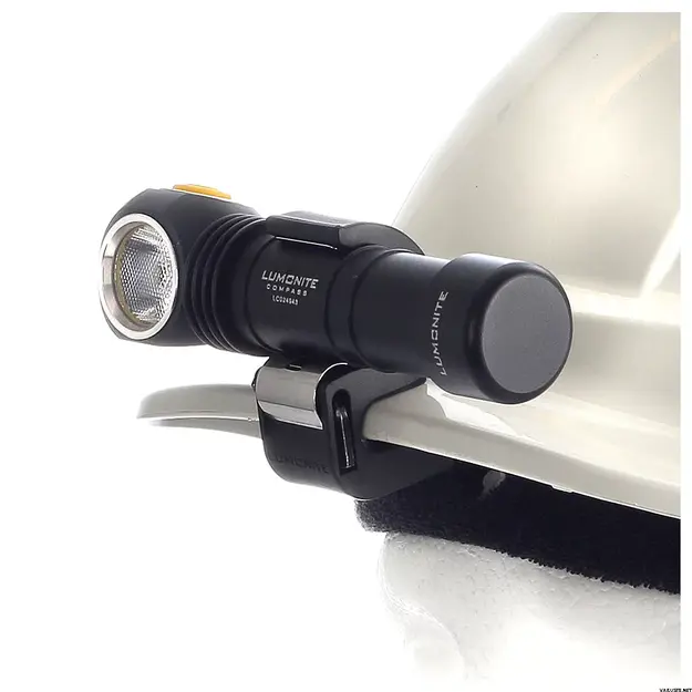 LUMONITE Releasy&trade; V2 Lukturī&scaron;a turētājs ķiverei