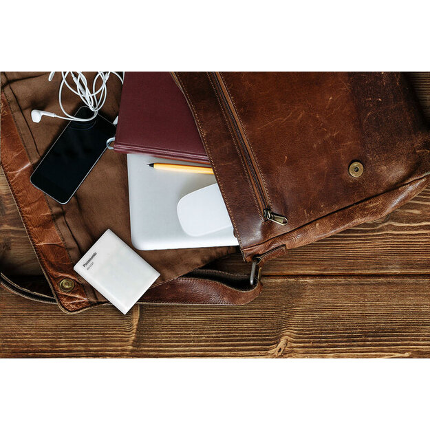 Panasonic Eneloop BQ-CC87 lādētājs / ārējais akumulators + 4 x R6/AA Eneloop 2000mAh Ni-MH BK-3MCDE