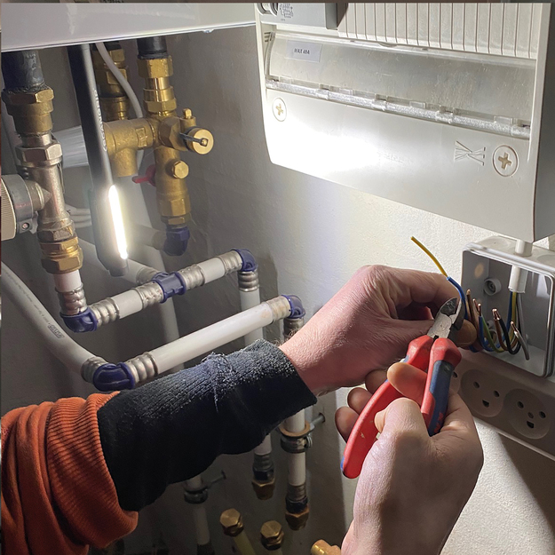 Scangrip WORK PEN 200 R uzlādējams LED zīmulis ar precīzu aug&scaron;ējo apgaismojumu 03.5127