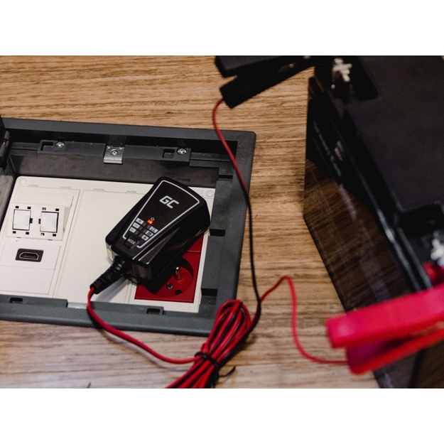 Универсальное зарядное устройство Green Cell для аккумуляторов AGM 6/12V 1A