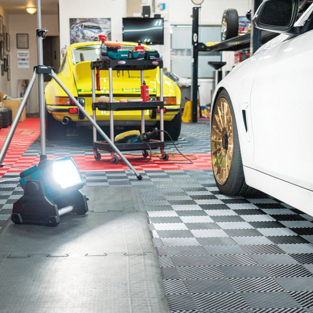 MAKITA DML809 uzlādējams LED prožektors