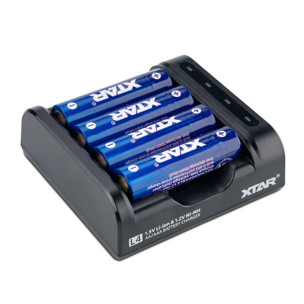 Lādētājs Xtar L4 AA / AAA Li-ion 1,5 V / NiMH + Xtar R6 / AA 1,5 V Li-ion 2500 mAh akumulators - 4 gab.