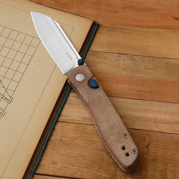 Kizer Renissance Brown Norplex UltreX Micarta, satīns N690, ražotājs Caleb Waldman (V3698A2)