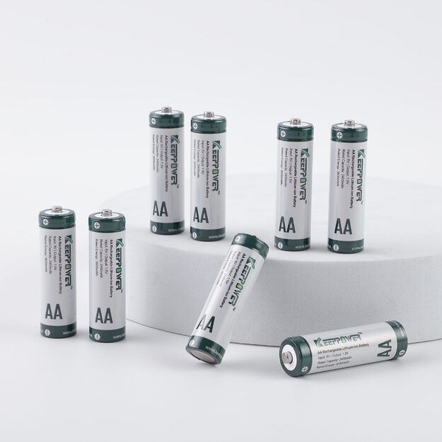 Keeppower I8 lādētājs ar 8 &times; 1,5 V AA litija jonu baterijām &ndash; USB-C ieeja