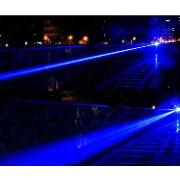 Jaudīgs zils lāzers ar korpusu