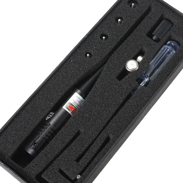 Lāzers ieroču optisko tēmēkļu kalibrē&scaron;anai, stobru kalibrators, sarkans