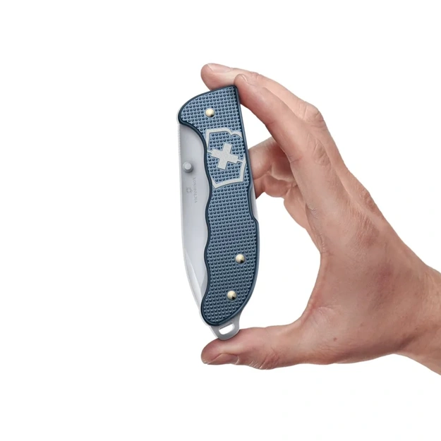 Limitētās sērijas salokāmais nazis Victorinox Evoke Alox Limited Edition 2026, Glacial Blue (0.9415.L26)