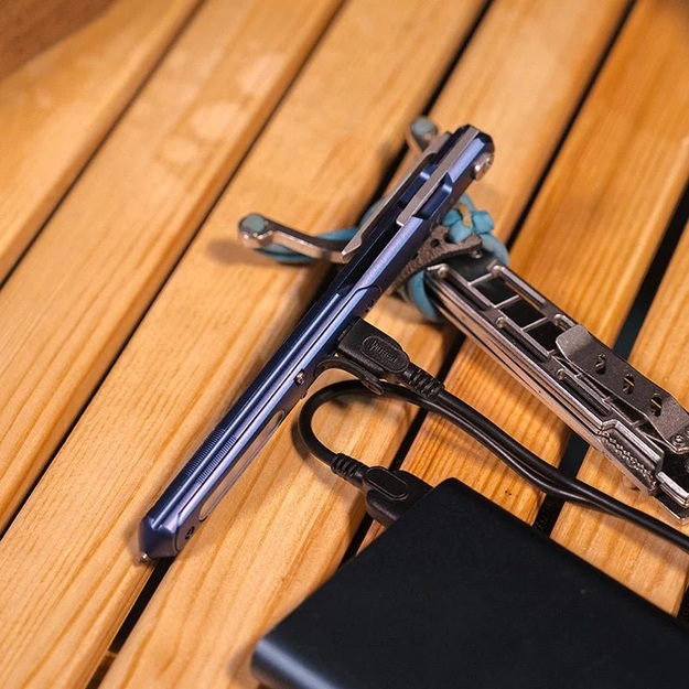 Wuben E62 daudzfunkcionālā lāpa ar asmeni