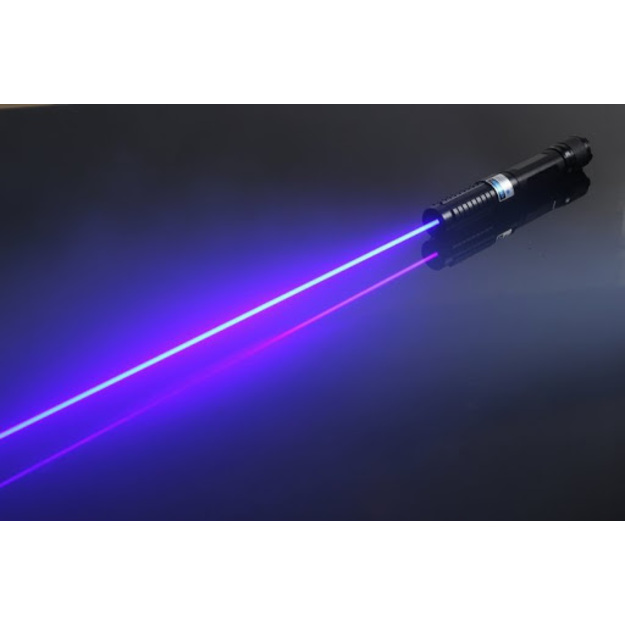 Spēcīgs zils lāzers ar galviņām