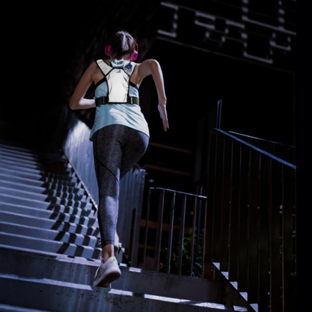 Wozinsky WKDB1 gaismu atstarojo&scaron;a skrie&scaron;anas veste &ndash; melna