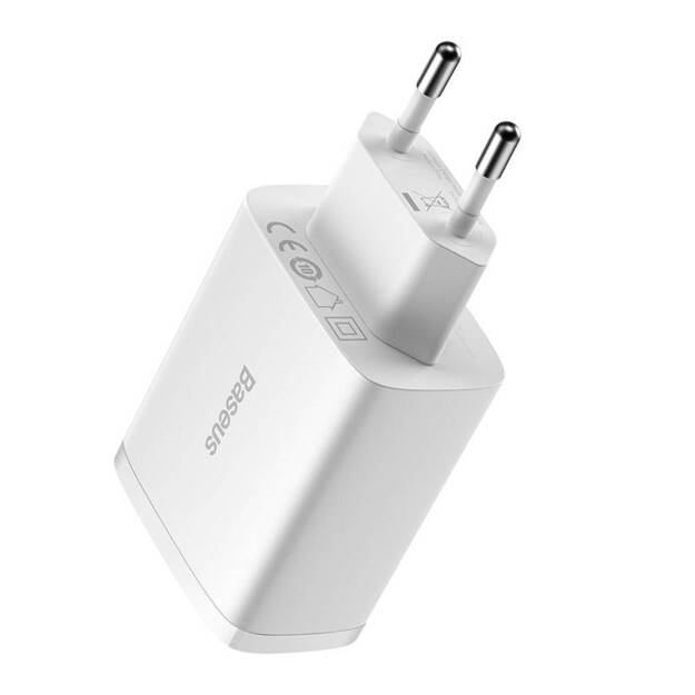 Baseus kompaktais ātrais lādētājs, 3x USB, 17 W (balts)