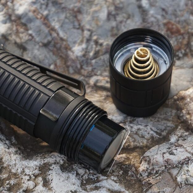 CYANSKY K3 īpa&scaron;i liela darbības rādiusa taktiskais lukturītis (600 m, 1600 lūmeni)